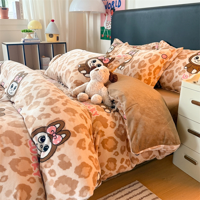 91家纺网 家纺一手货源 找家纺 温眠家纺 2025新款加厚牛奶绒四件套跑量款 幸运布布