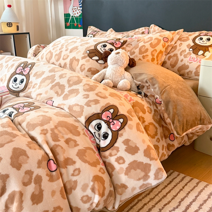 91家纺网 家纺一手货源 找家纺 温眠家纺 2025新款加厚牛奶绒四件套跑量款 幸运布布