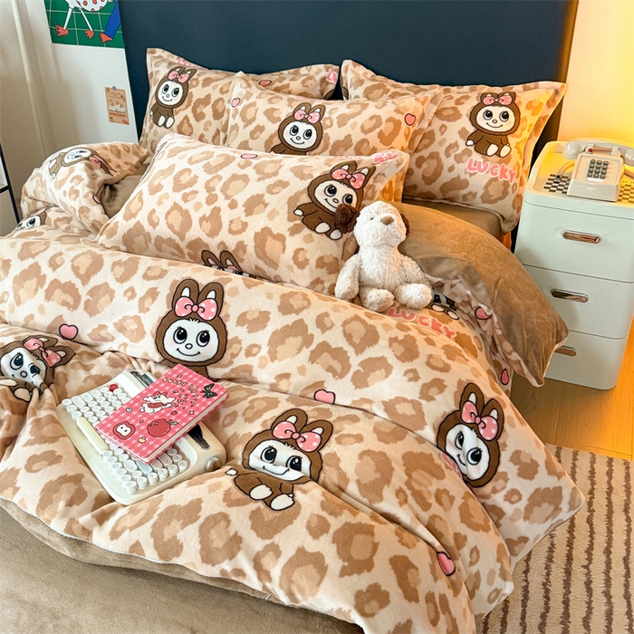 91家纺网 家纺一手货源 找家纺 温眠家纺 2025新款加厚牛奶绒四件套跑量款 幸运布布