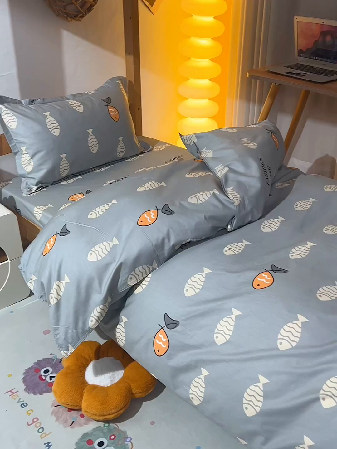 91家纺网 家纺一手货源 找家纺 小雨家纺 2026新款13372宿舍纯棉40支印花三件套 海洋森林-灰