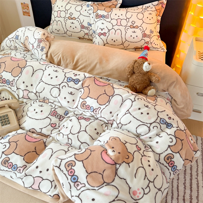 91家纺网 家纺一手货源 找家纺 温眠家纺 2025新款加厚牛奶绒四件套跑量款 熊多多