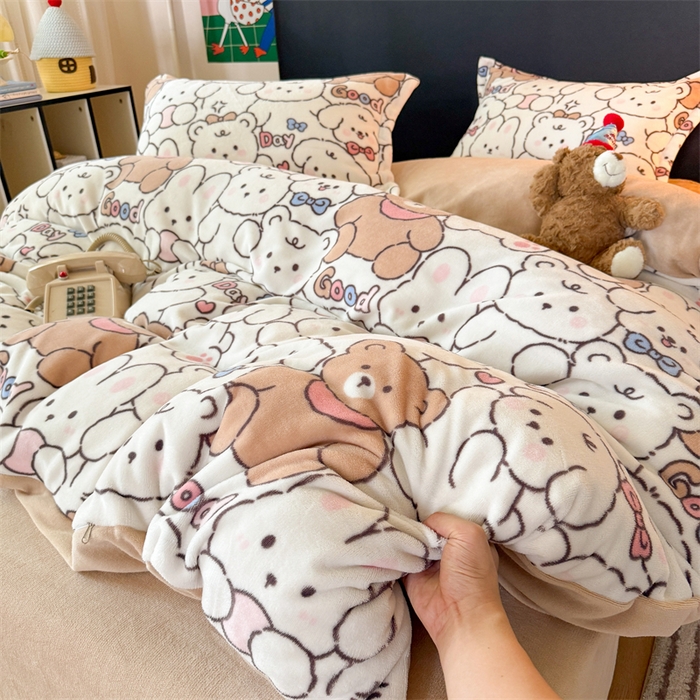 91家纺网 家纺一手货源 找家纺 温眠家纺 2025新款加厚牛奶绒四件套跑量款 熊多多