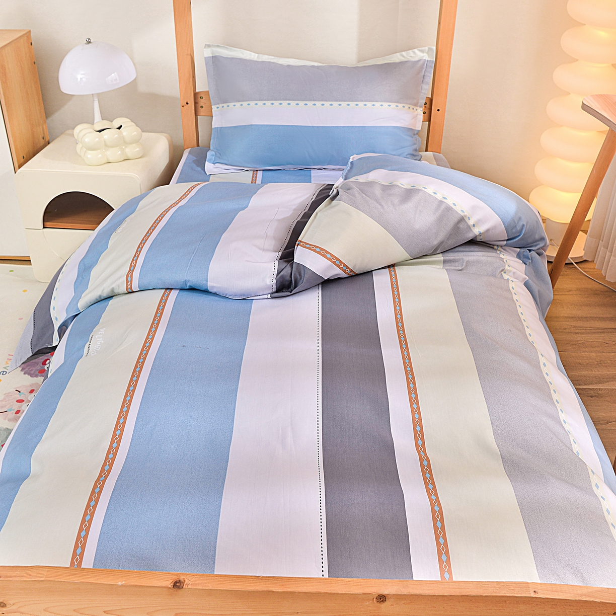 91家纺网 家纺一手货源 找家纺 小雨家纺 2026新款13372宿舍纯棉40支印花三件套 可可生活-蓝