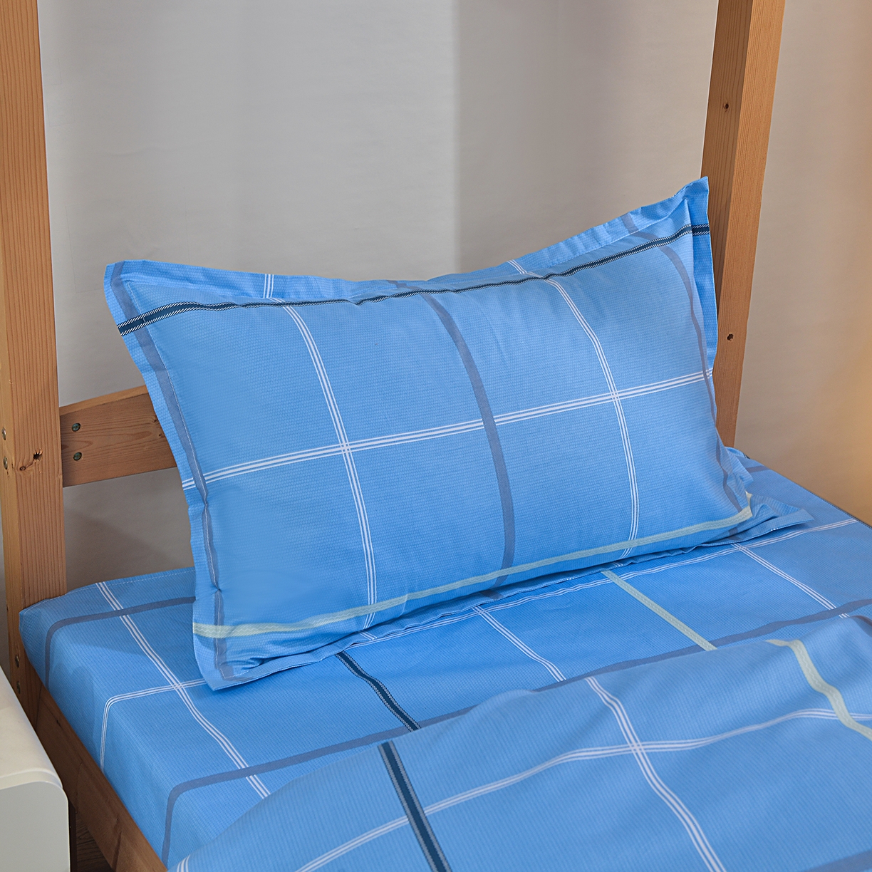 91家纺网 家纺一手货源 找家纺 小雨家纺 2026新款13372宿舍纯棉40支印花三件套 克罗茵-天蓝