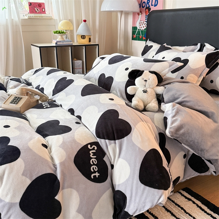 91家纺网 家纺一手货源 找家纺 温眠家纺 2025新款加厚牛奶绒四件套跑量款 夜空之星