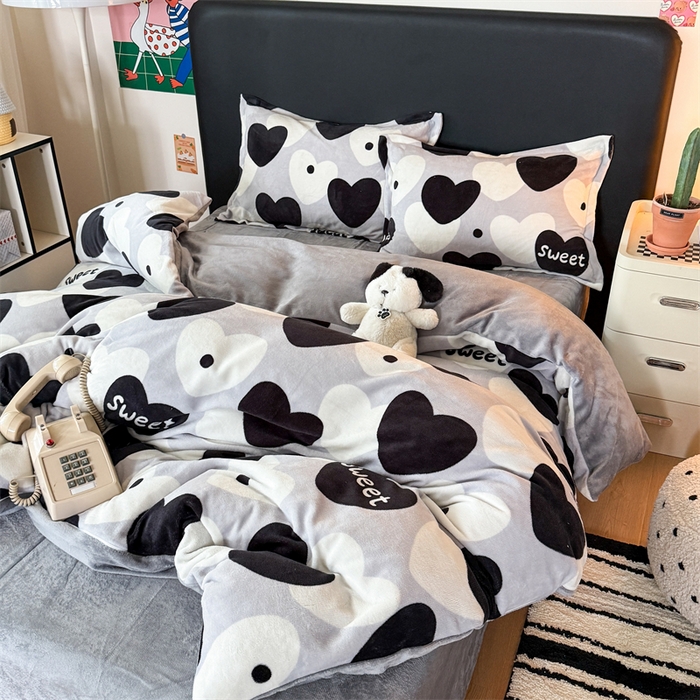 91家纺网 家纺一手货源 找家纺 温眠家纺 2025新款加厚牛奶绒四件套跑量款 夜空之星