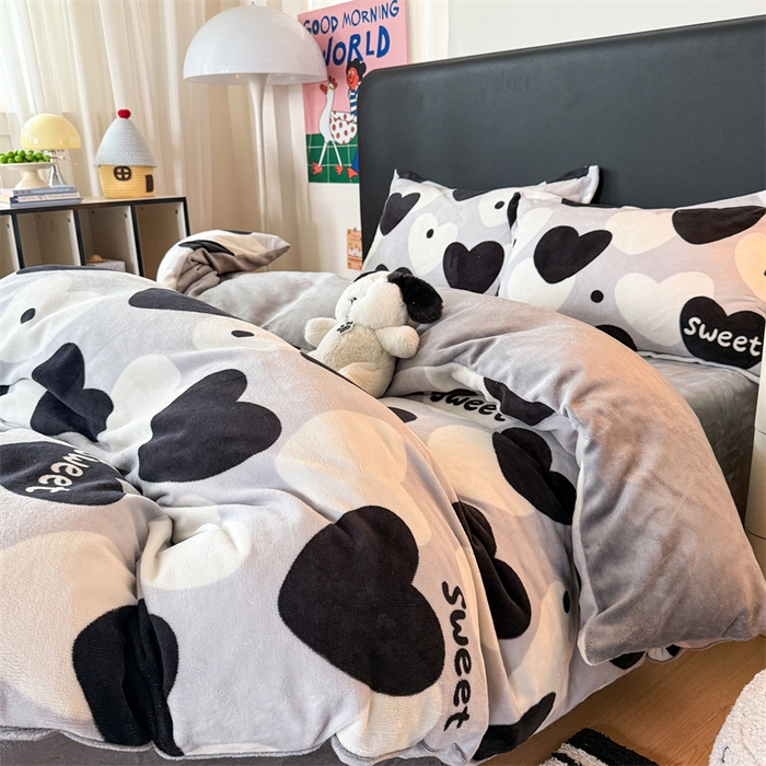 91家纺网 家纺一手货源 找家纺 温眠家纺 2025新款加厚牛奶绒四件套跑量款 夜空之星