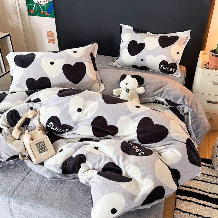 91家纺网 家纺一手货源 找家纺 温眠家纺 2025新款加厚牛奶绒四件套跑量款 夜空之星