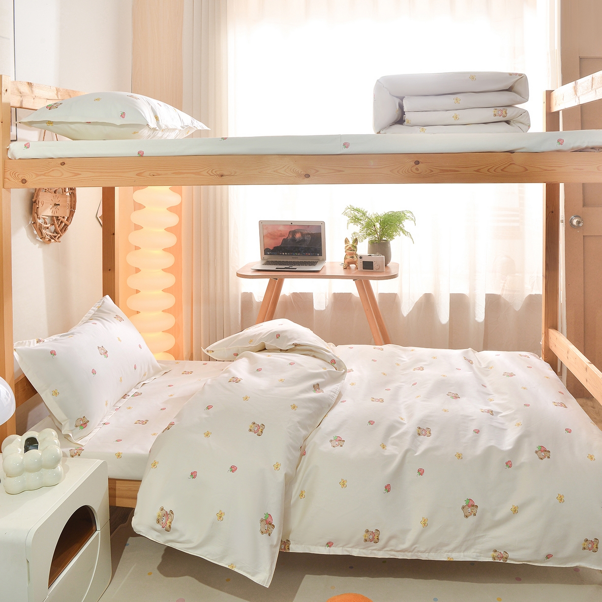 小雨家纺 2026新款13372宿舍纯棉40支印花三件套 恋恋熊-米