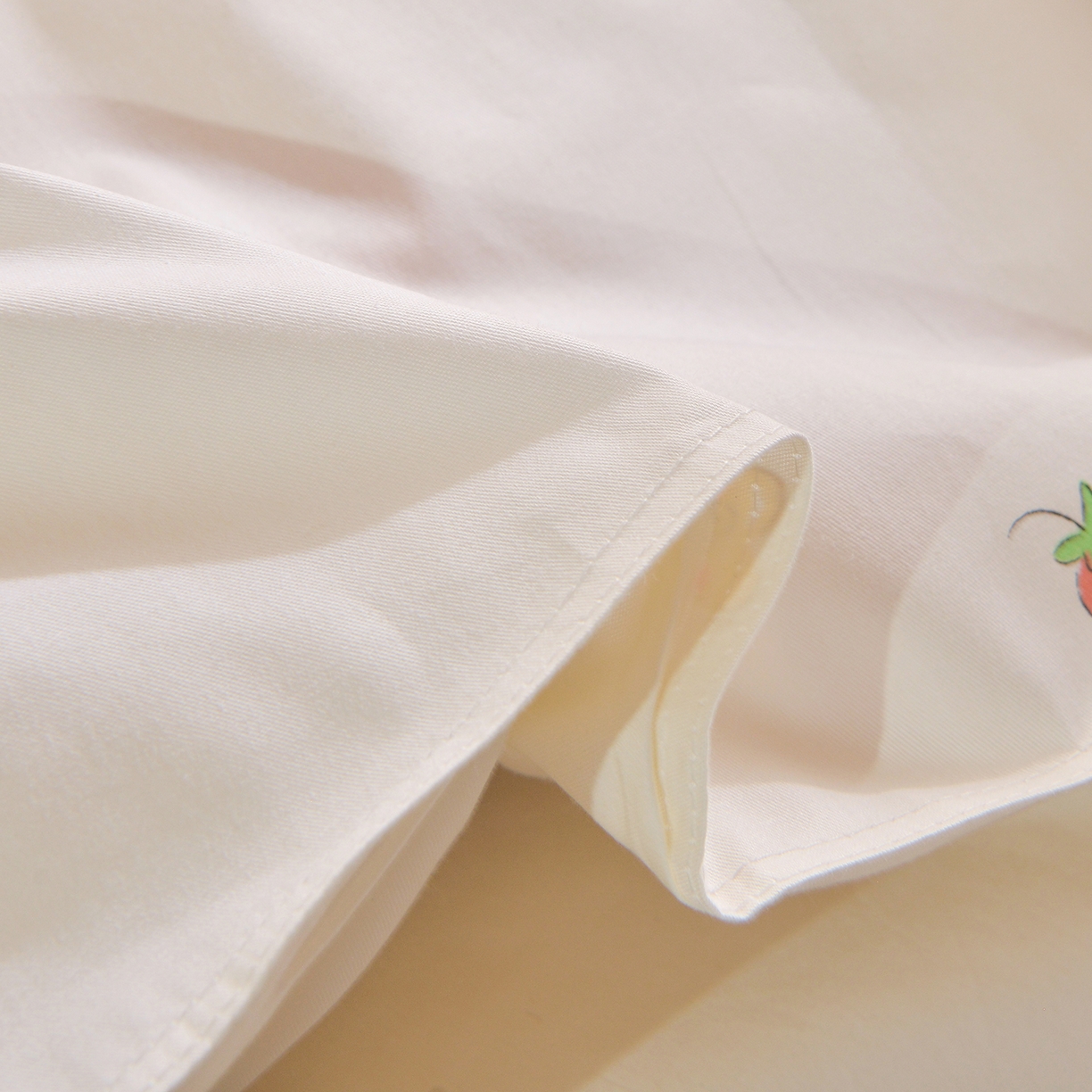 91家纺网 家纺一手货源 找家纺 小雨家纺 2026新款13372宿舍纯棉40支印花三件套 恋恋熊-米