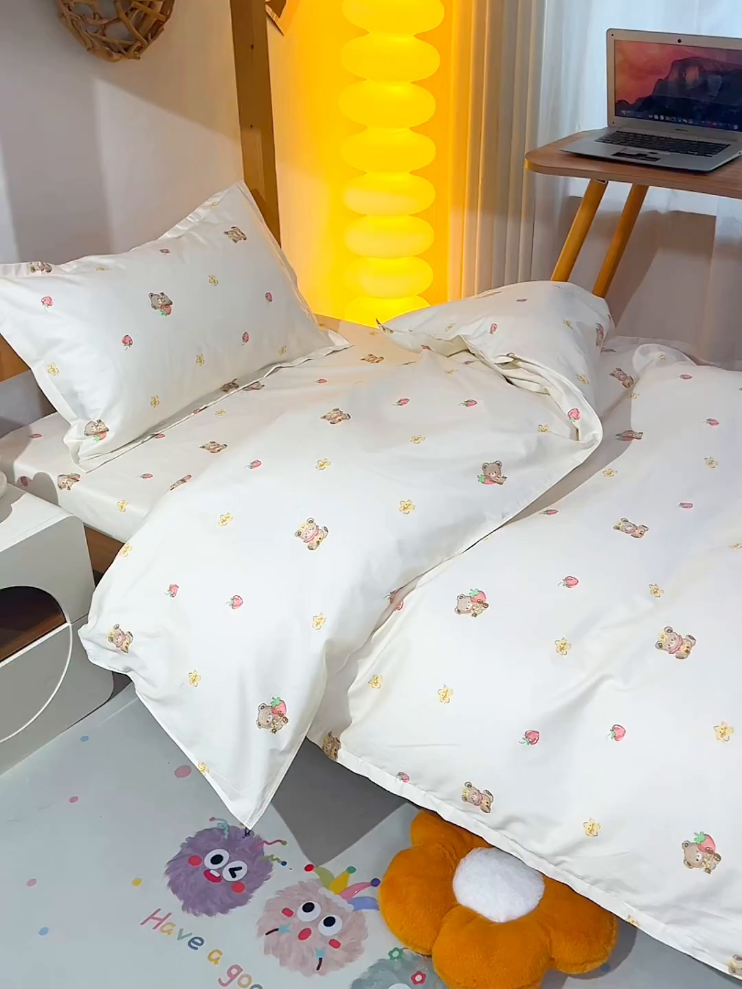 91家纺网 家纺一手货源 找家纺 小雨家纺 2026新款13372宿舍纯棉40支印花三件套 恋恋熊-米