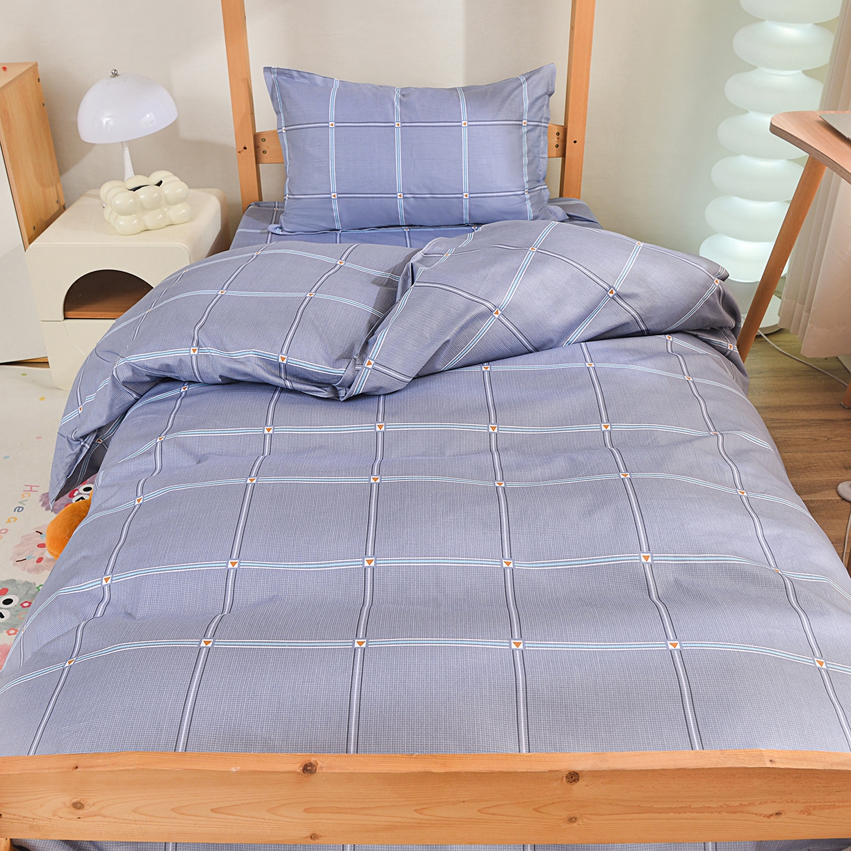 91家纺网 家纺一手货源 找家纺 小雨家纺 2026新款13372宿舍纯棉40支印花三件套 幕舒格-灰