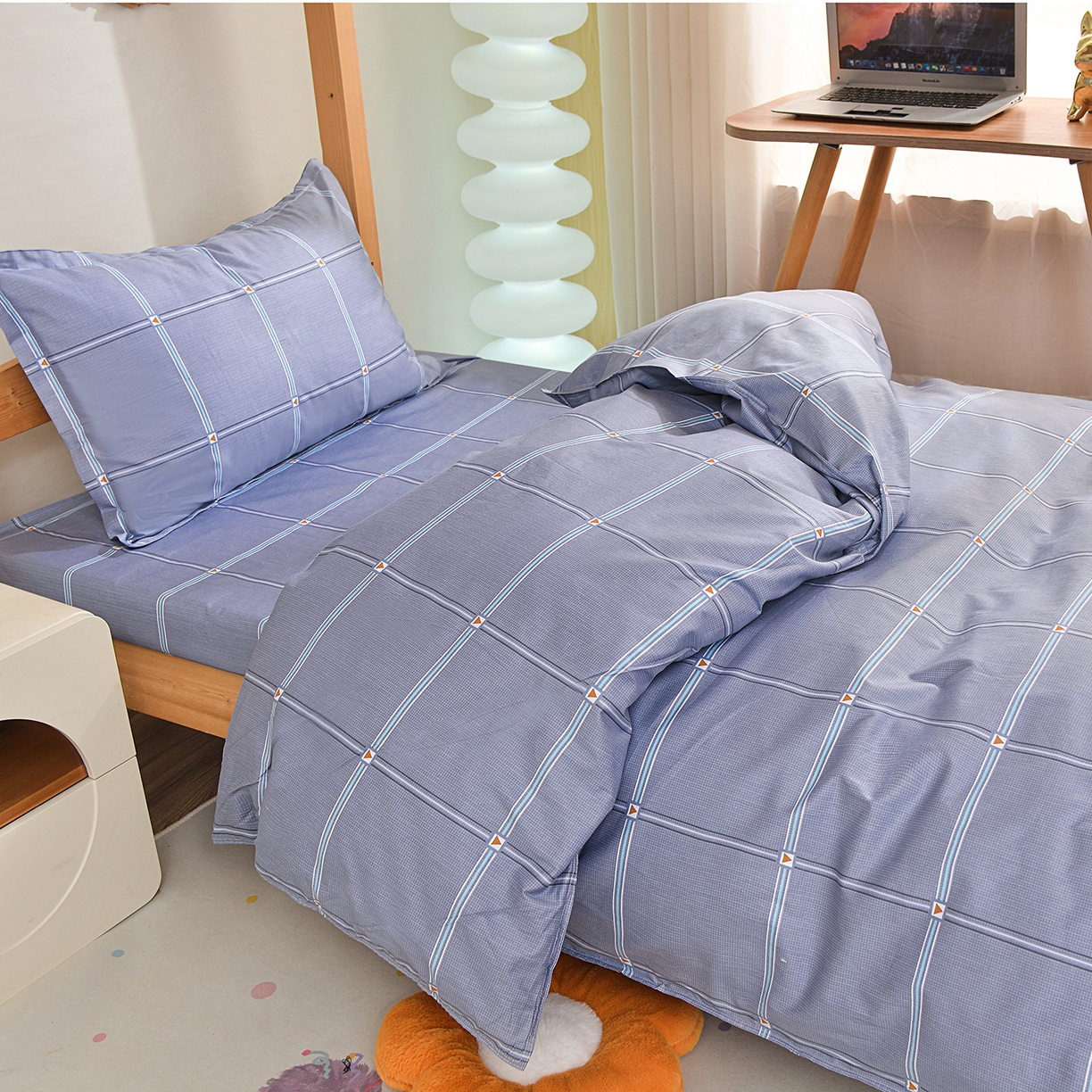 91家纺网 家纺一手货源 找家纺 小雨家纺 2026新款13372宿舍纯棉40支印花三件套 幕舒格-灰