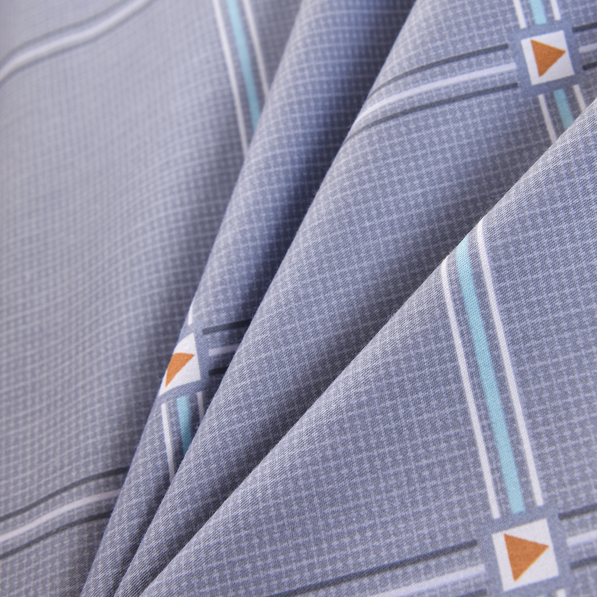 91家纺网 家纺一手货源 找家纺 小雨家纺 2026新款13372宿舍纯棉40支印花三件套 幕舒格-灰