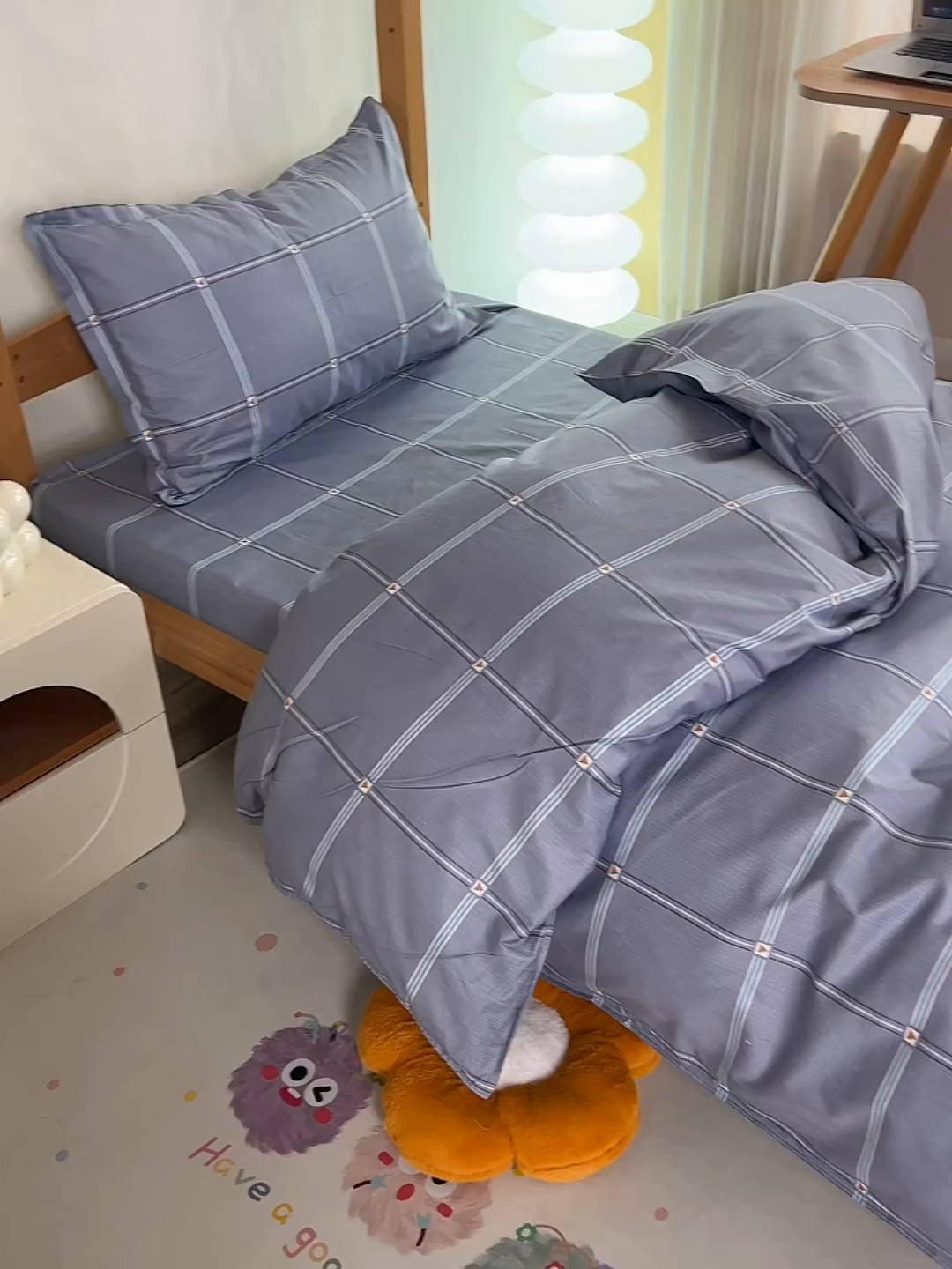 91家纺网 家纺一手货源 找家纺 小雨家纺 2026新款13372宿舍纯棉40支印花三件套 幕舒格-灰