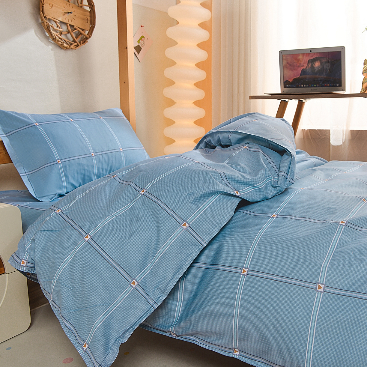 91家纺网 家纺一手货源 找家纺 小雨家纺 2026新款13372宿舍纯棉40支印花三件套 幕舒格-蓝