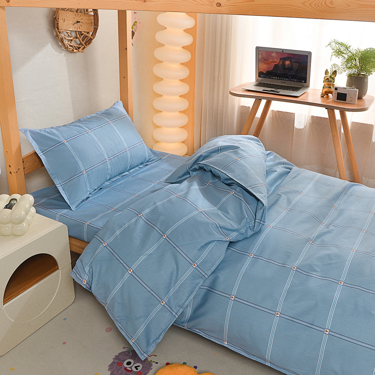 91家纺网 家纺一手货源 找家纺 小雨家纺 2026新款13372宿舍纯棉40支印花三件套 幕舒格-蓝