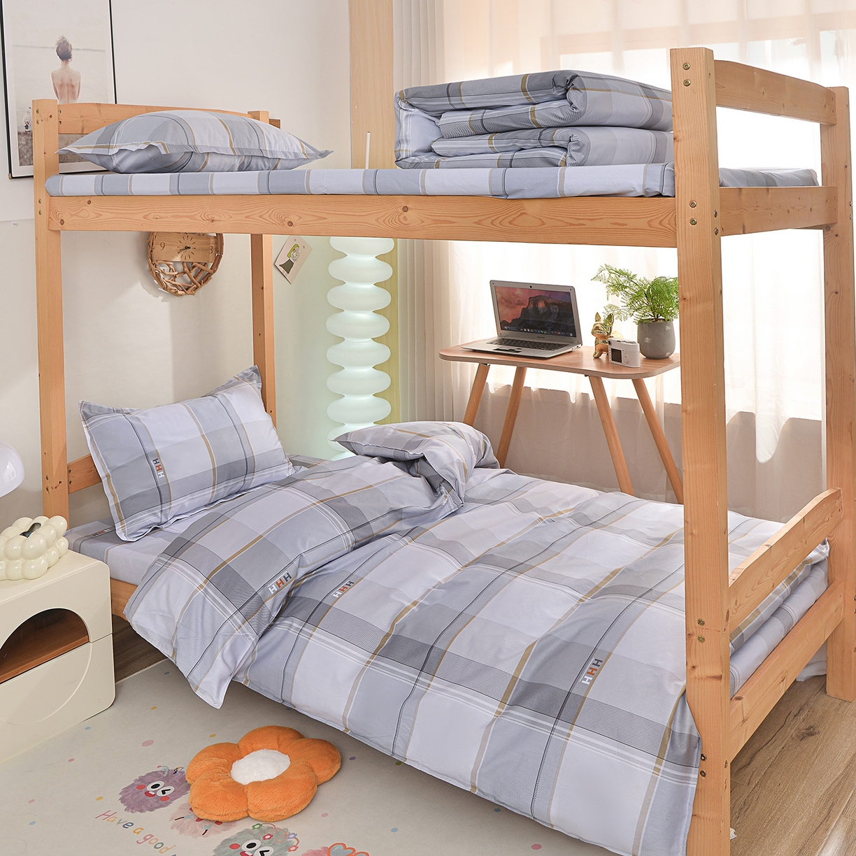 91家纺网 家纺一手货源 找家纺 小雨家纺 2026新款13372宿舍纯棉40支印花三件套 青木时光-灰