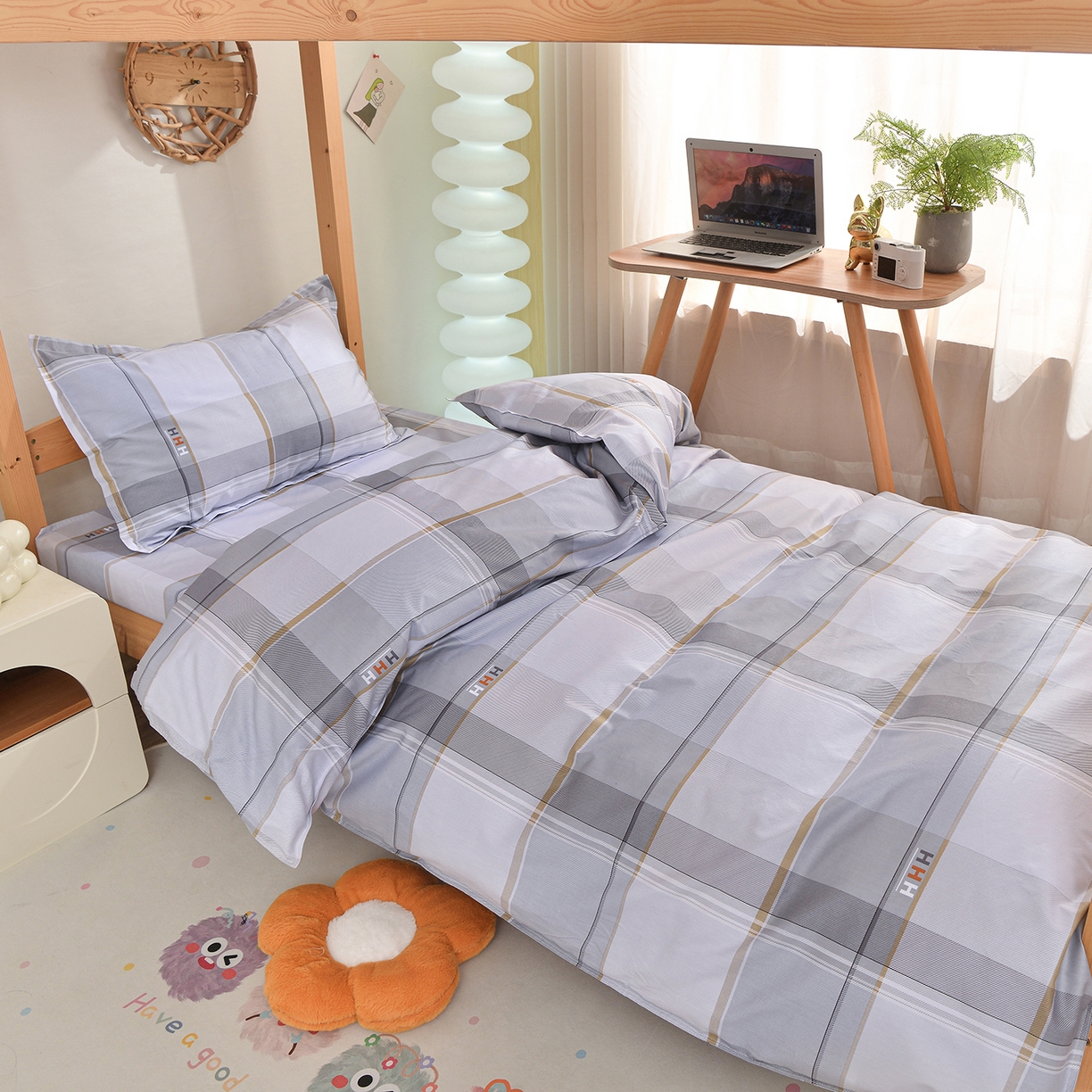 91家纺网 家纺一手货源 找家纺 小雨家纺 2026新款13372宿舍纯棉40支印花三件套 青木时光-灰