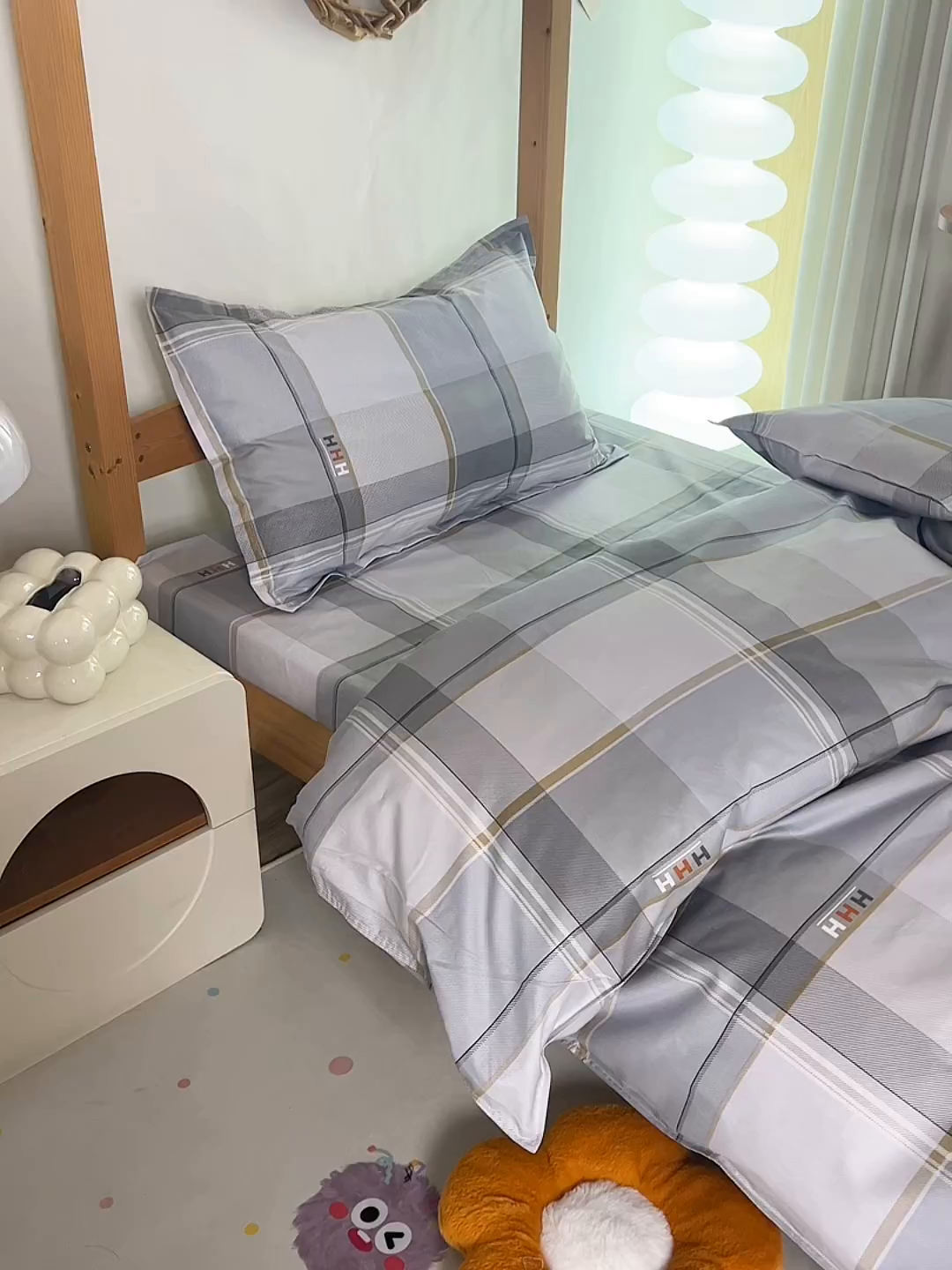 91家纺网 家纺一手货源 找家纺 小雨家纺 2026新款13372宿舍纯棉40支印花三件套 青木时光-灰