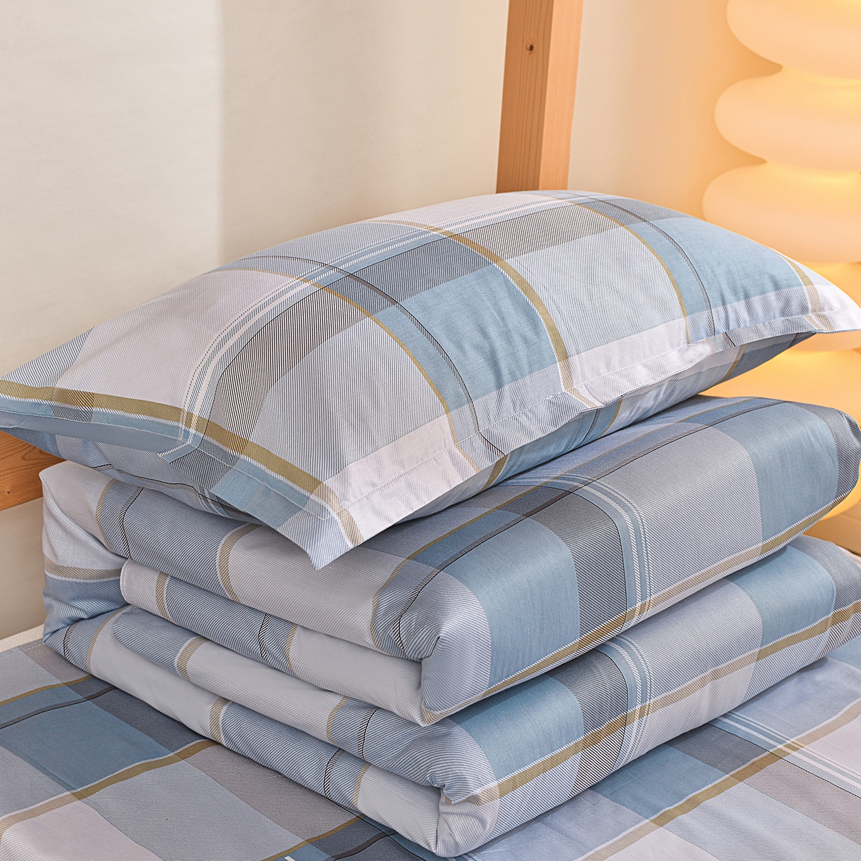 91家纺网 家纺一手货源 找家纺 小雨家纺 2026新款13372宿舍纯棉40支印花三件套 青木时光-蓝