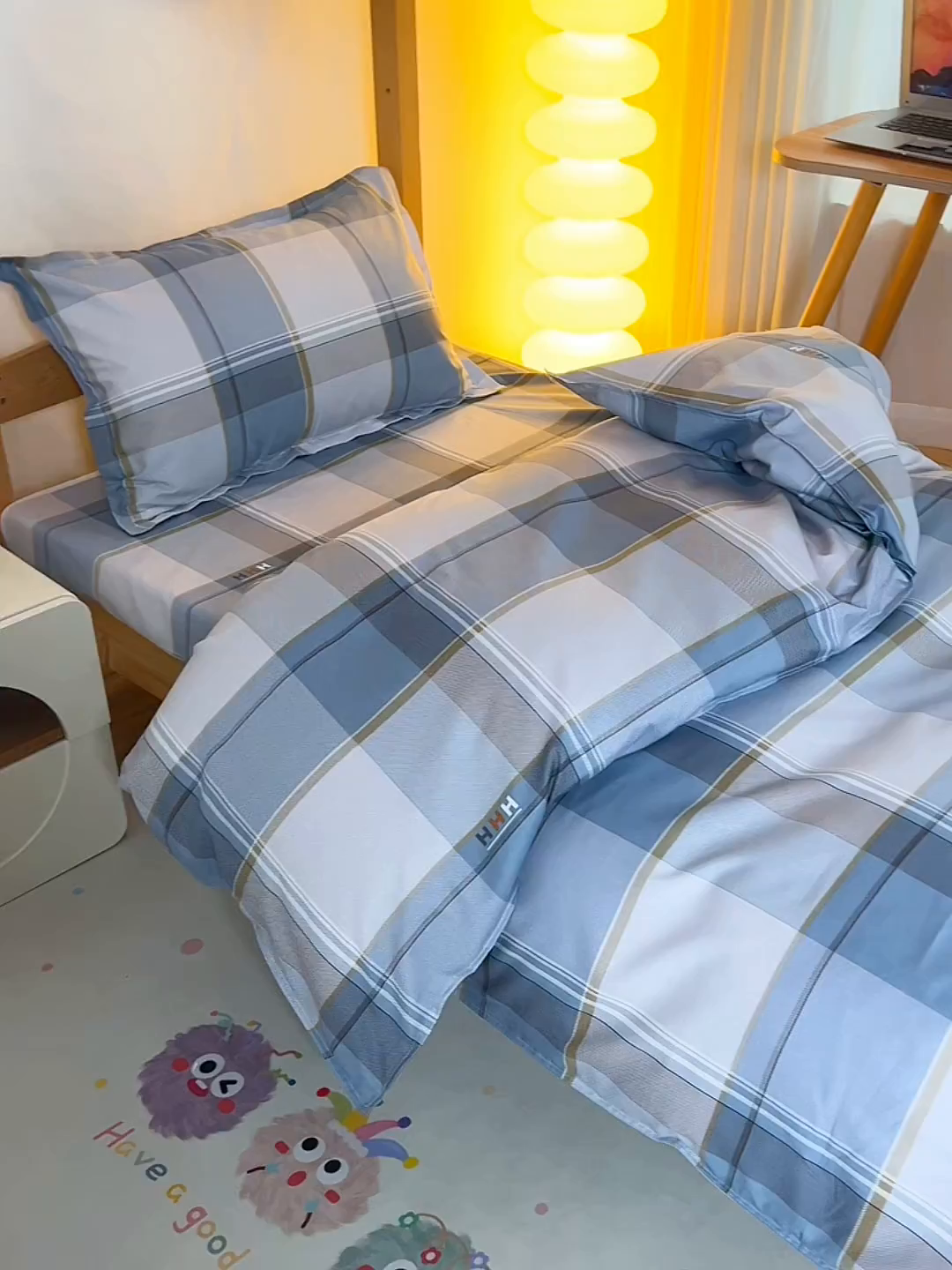 91家纺网 家纺一手货源 找家纺 小雨家纺 2026新款13372宿舍纯棉40支印花三件套 青木时光-蓝