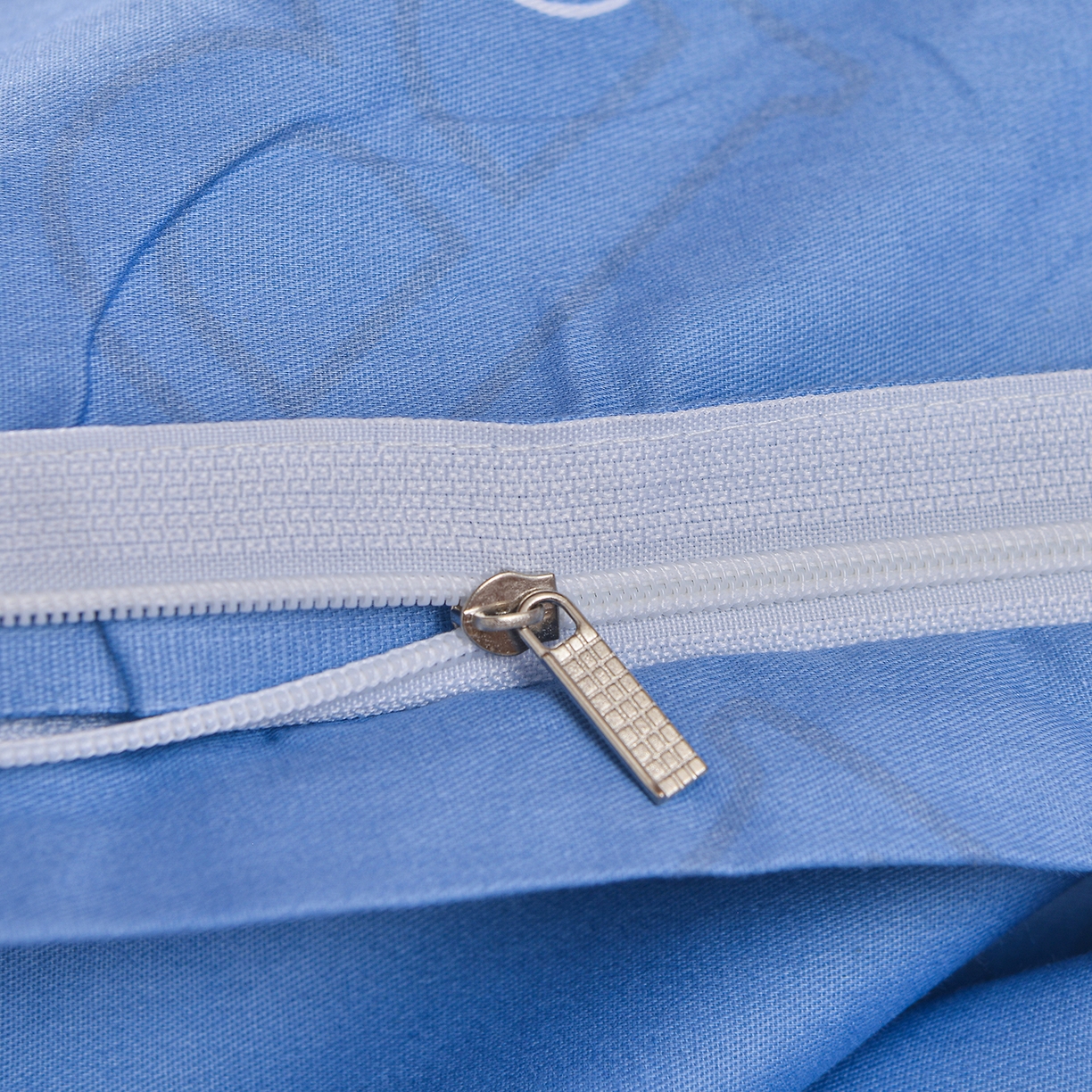 91家纺网 家纺一手货源 找家纺 小雨家纺 2026新款13372宿舍纯棉40支印花三件套 绅士兔-蓝