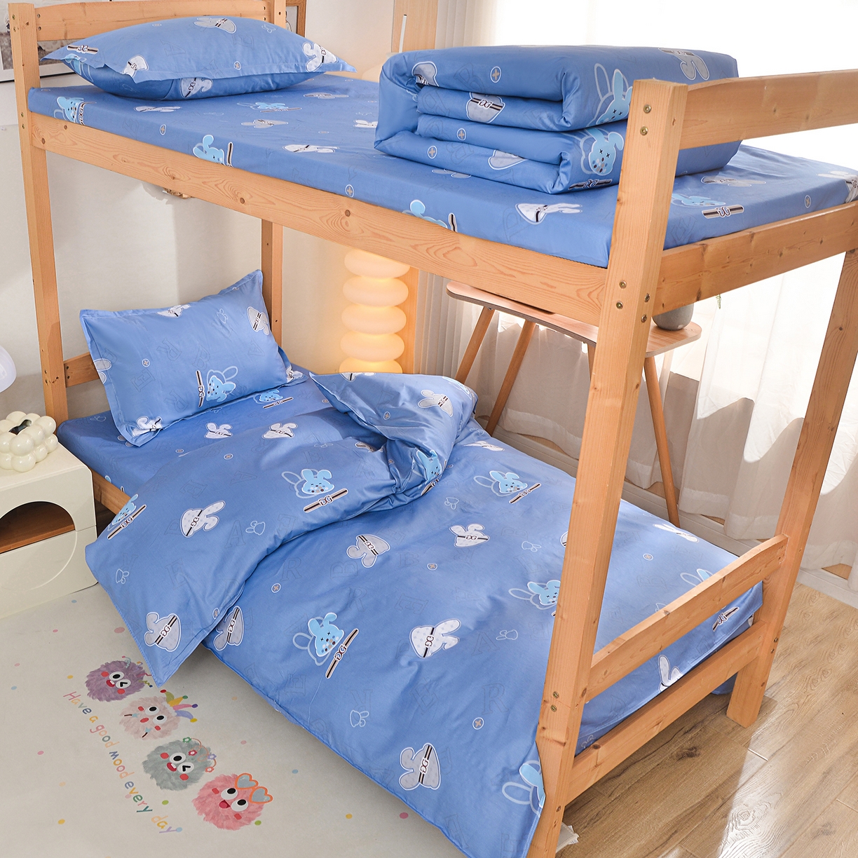 91家纺网 家纺一手货源 找家纺 小雨家纺 2026新款13372宿舍纯棉40支印花三件套 绅士兔-蓝