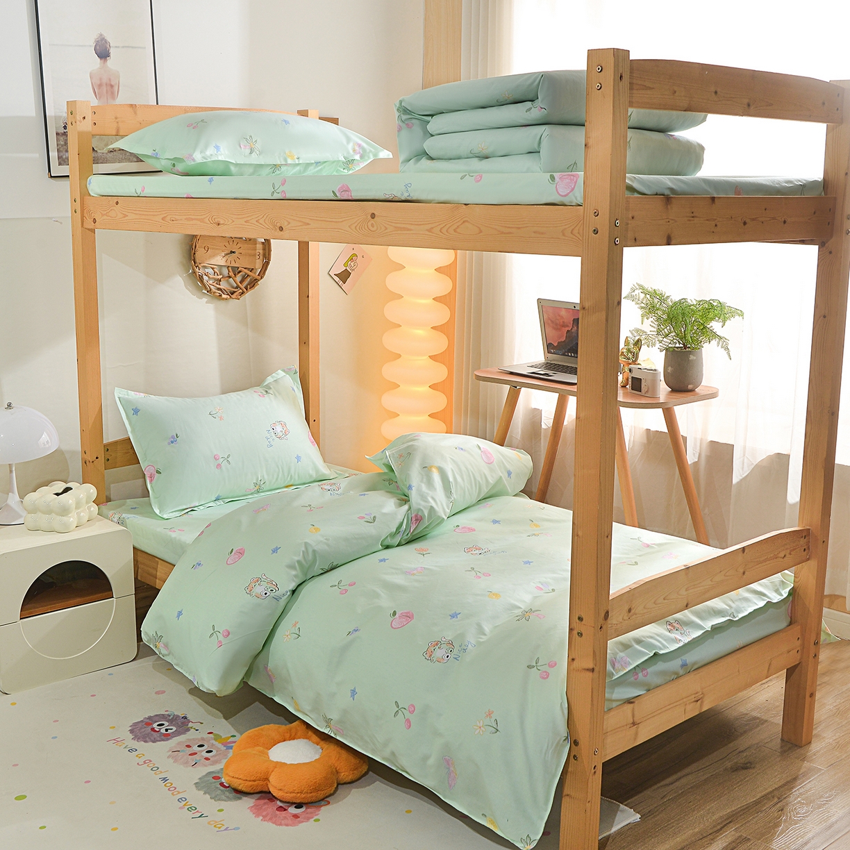 91家纺网 家纺一手货源 找家纺 小雨家纺 2026新款13372宿舍纯棉40支印花三件套 淘气猫-绿