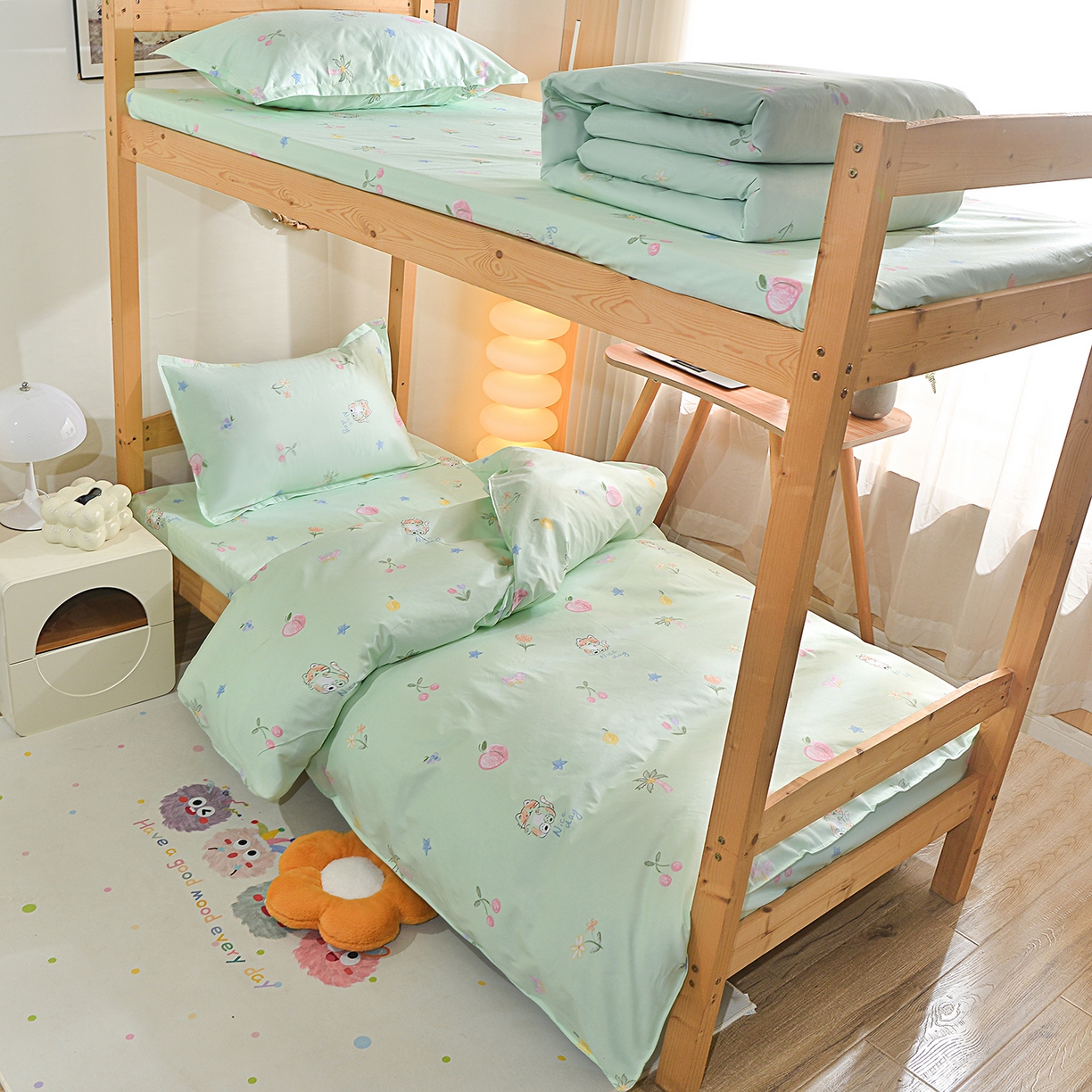 91家纺网 家纺一手货源 找家纺 小雨家纺 2026新款13372宿舍纯棉40支印花三件套 淘气猫-绿