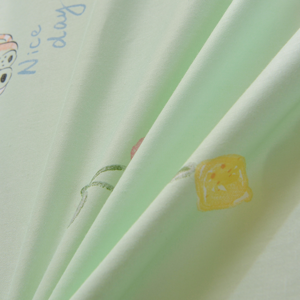 91家纺网 家纺一手货源 找家纺 小雨家纺 2026新款13372宿舍纯棉40支印花三件套 淘气猫-绿