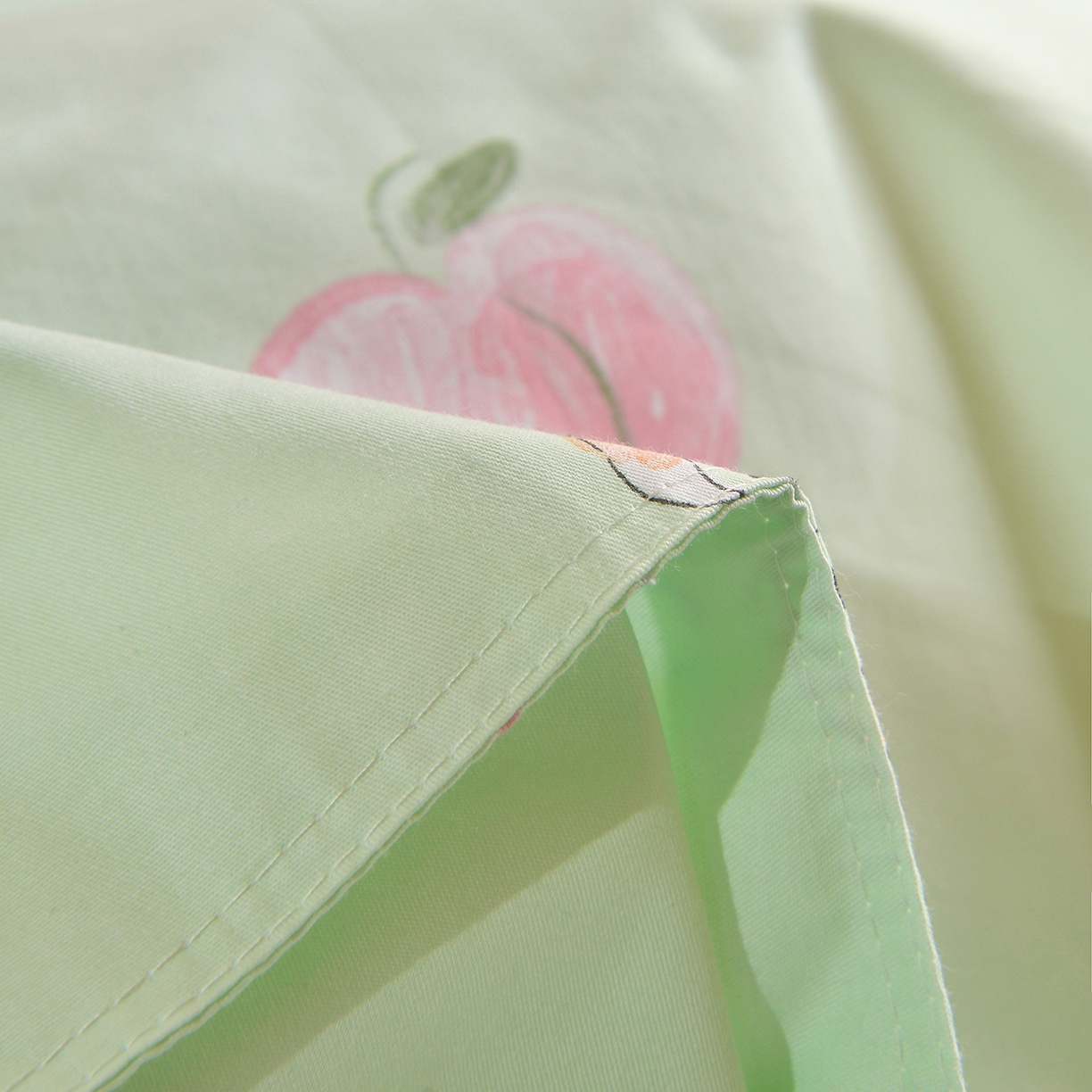 91家纺网 家纺一手货源 找家纺 小雨家纺 2026新款13372宿舍纯棉40支印花三件套 淘气猫-绿