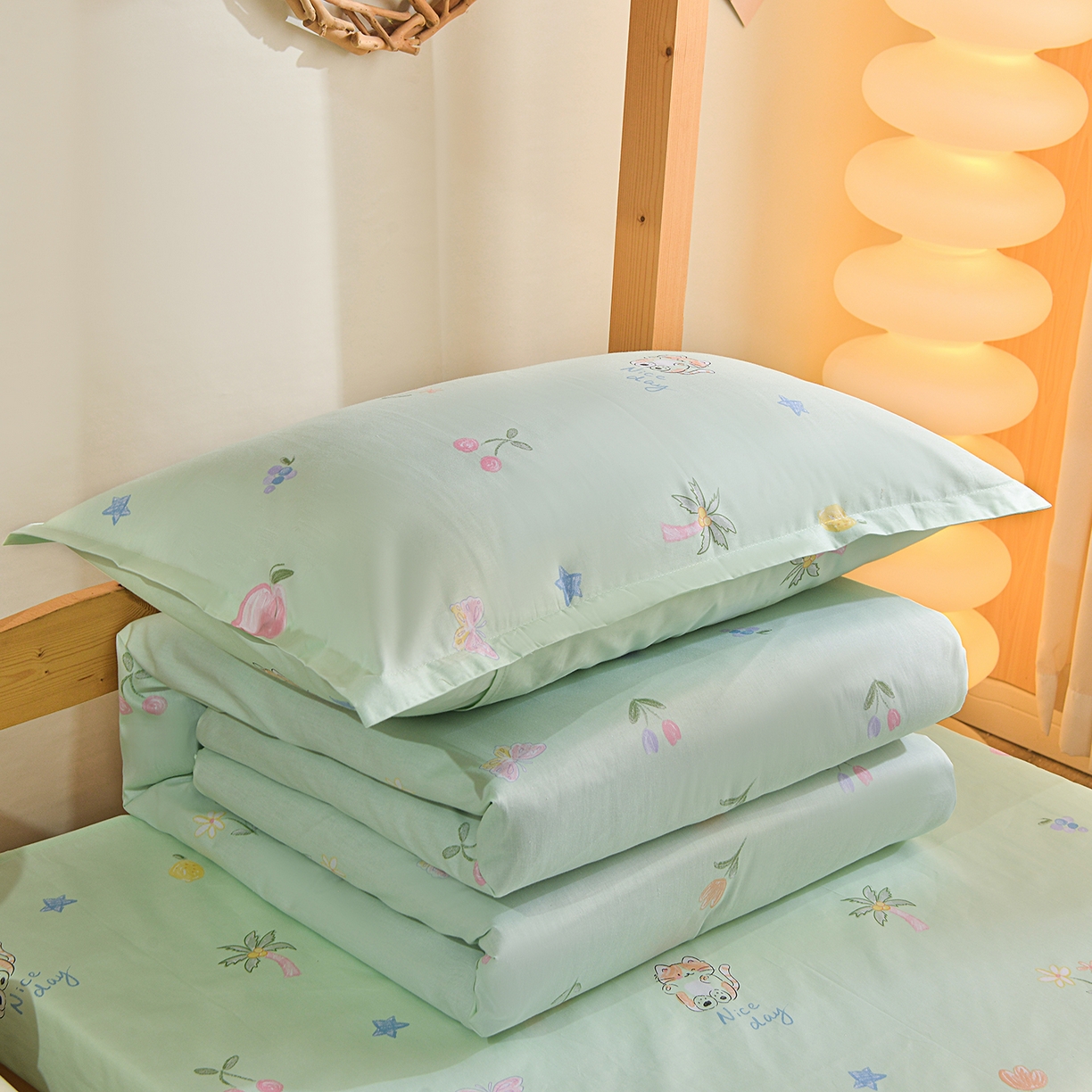 91家纺网 家纺一手货源 找家纺 小雨家纺 2026新款13372宿舍纯棉40支印花三件套 淘气猫-绿