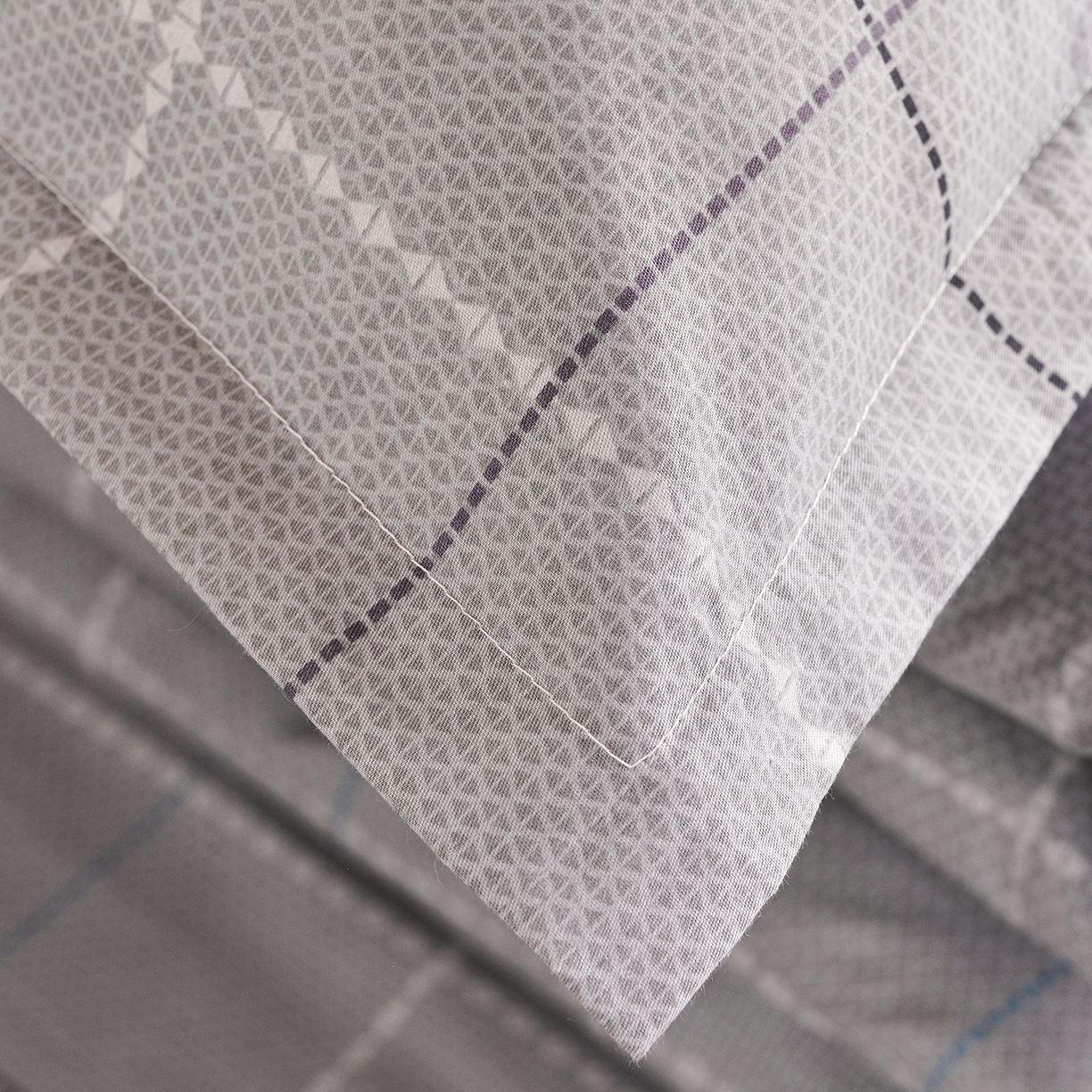 91家纺网 家纺一手货源 找家纺 小雨家纺 2026新款13372宿舍纯棉40支印花三件套 维多利亚-灰