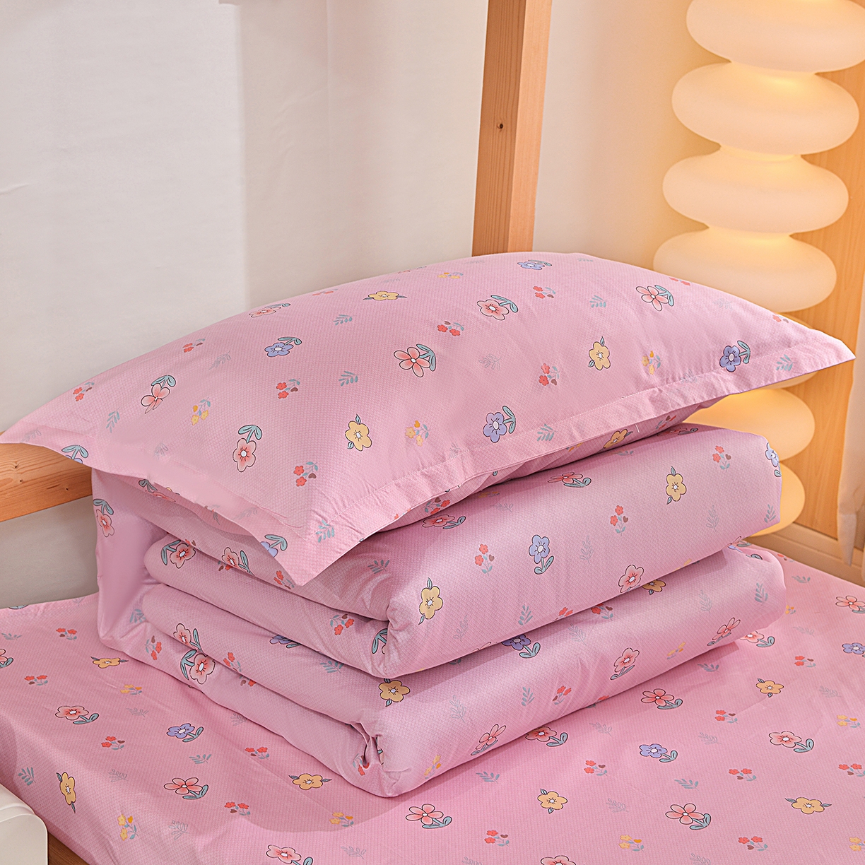 91家纺网 家纺一手货源 找家纺 小雨家纺 2026新款13372宿舍纯棉40支印花三件套 云梦花间-粉