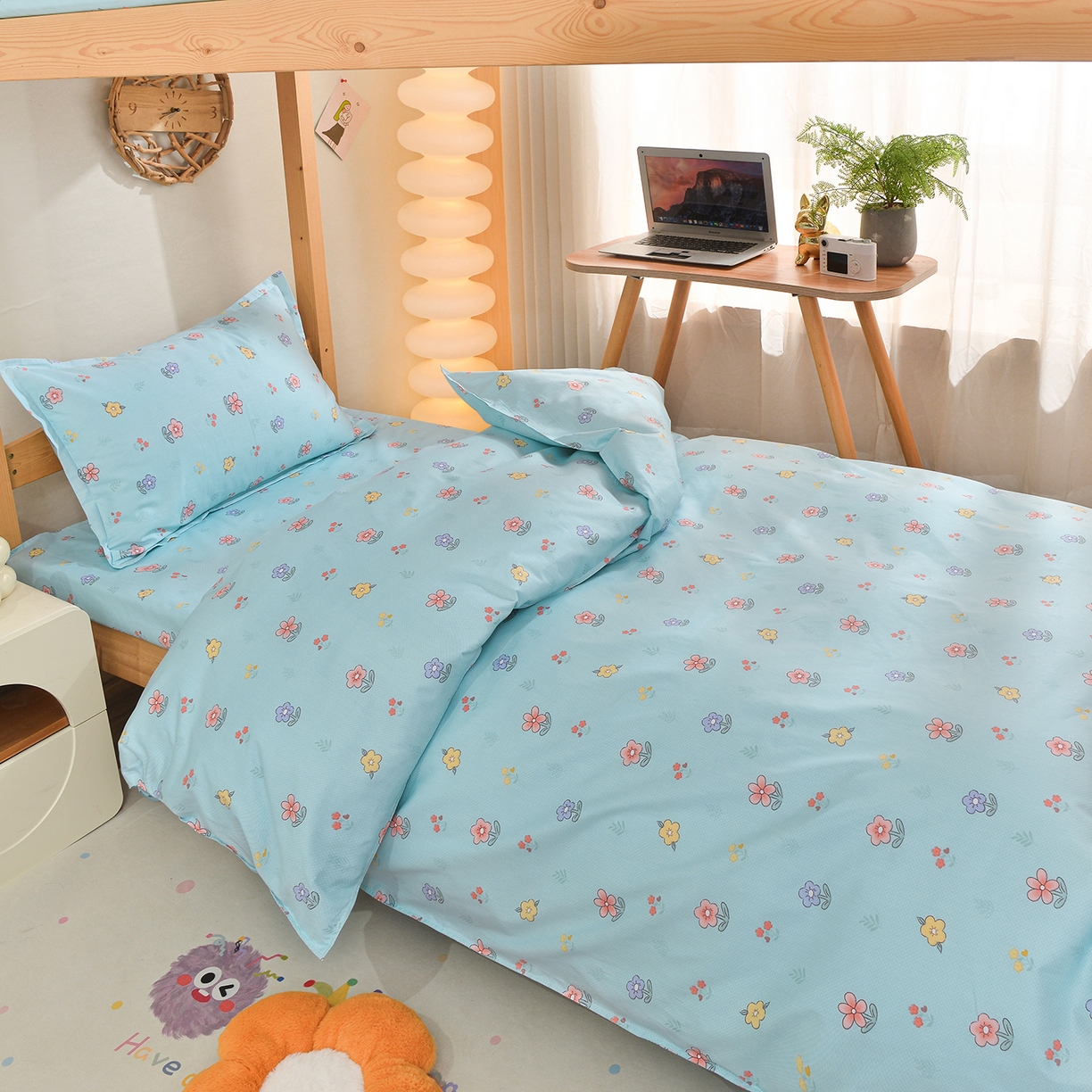 91家纺网 家纺一手货源 找家纺 小雨家纺 2026新款13372宿舍纯棉40支印花三件套 云梦花间-蓝