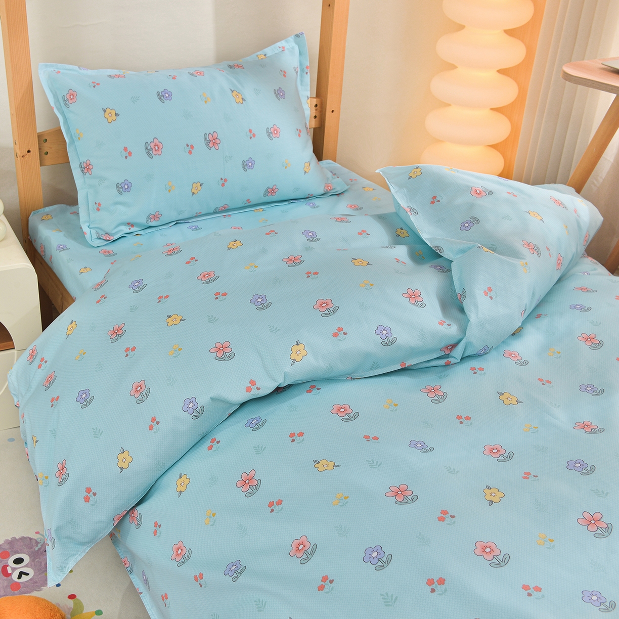 91家纺网 家纺一手货源 找家纺 小雨家纺 2026新款13372宿舍纯棉40支印花三件套 云梦花间-蓝