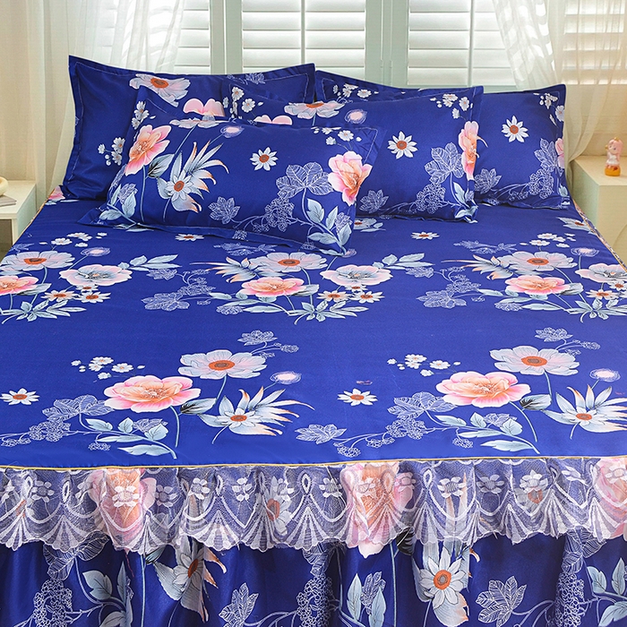 91家纺网 家纺一手货源 找家纺 小雨家纺 2026新款亲肤芦荟棉外贸蕾丝花边床裙 百花齐放蓝