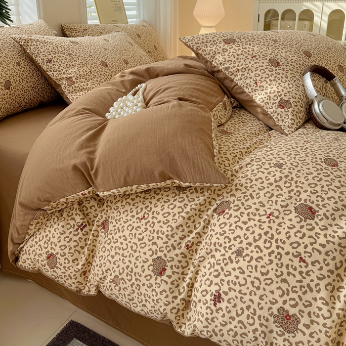 91家纺网 家纺一手货源 找家纺 温眠家纺 2026新款A类古法水洗仿棉云感棉加厚四件套 豹纹猫咪-咖