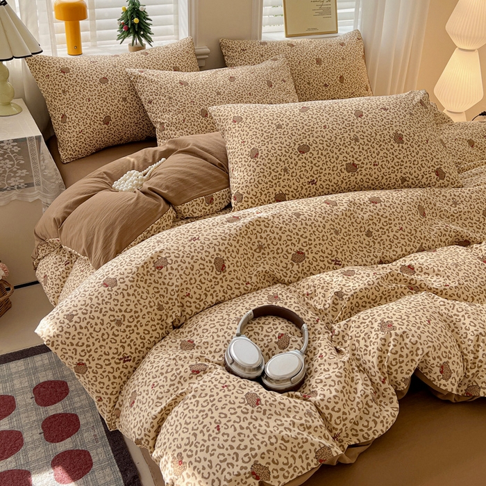 91家纺网 家纺一手货源 找家纺 温眠家纺 2026新款A类古法水洗仿棉云感棉加厚四件套 豹纹猫咪-咖