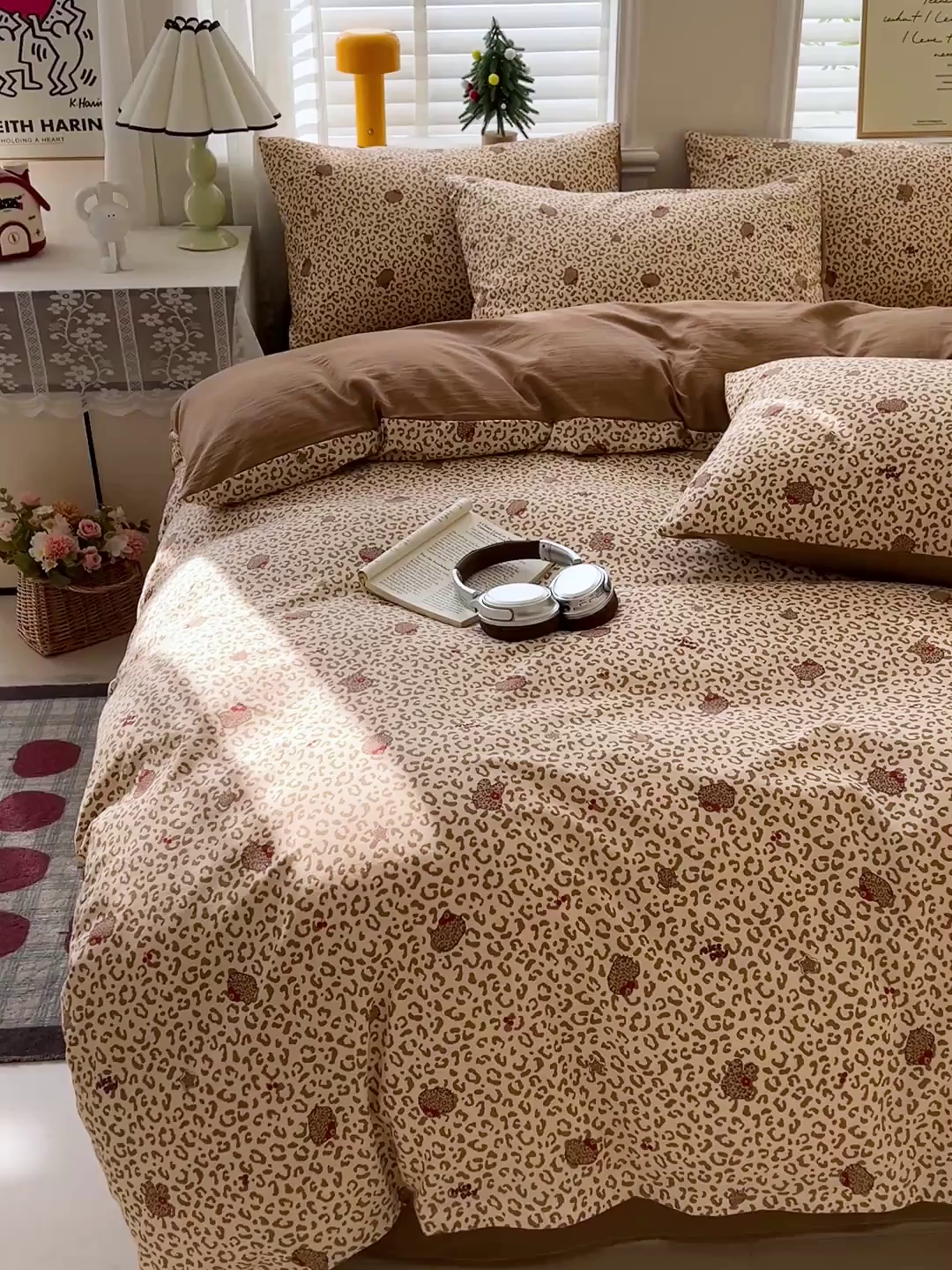 91家纺网 家纺一手货源 找家纺 温眠家纺 2026新款A类古法水洗仿棉云感棉加厚四件套 豹纹猫咪-咖