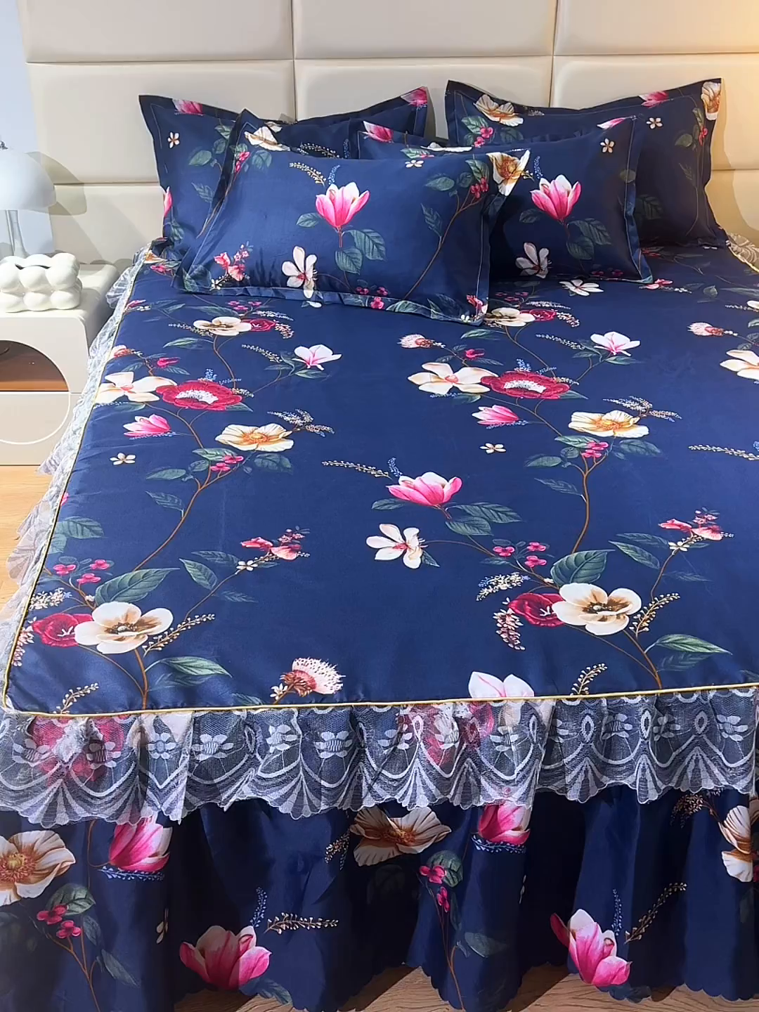 91家纺网 家纺一手货源 找家纺 小雨家纺 2026新款亲肤芦荟棉外贸蕾丝花边床裙 繁花似锦