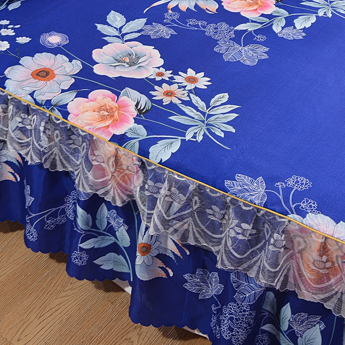 91家纺网 家纺一手货源 找家纺 小雨家纺 2026新款亲肤芦荟棉外贸蕾丝花边床裙 百花齐放蓝