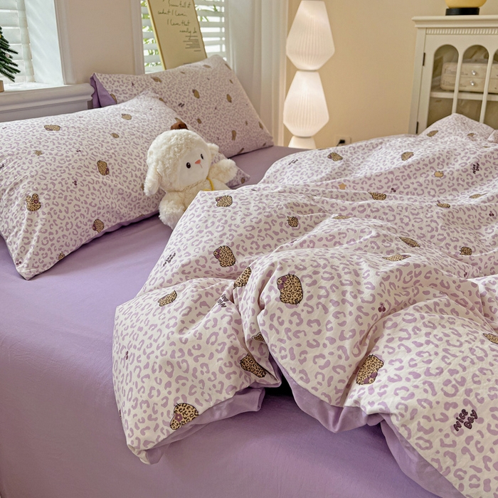 91家纺网 家纺一手货源 找家纺 温眠家纺 2026新款A类古法水洗仿棉云感棉加厚四件套 豹纹猫咪-紫