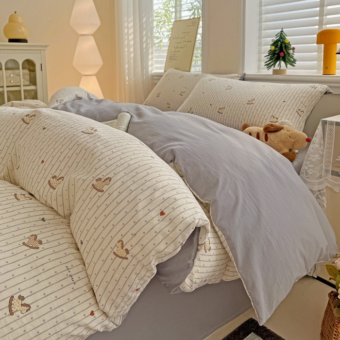 91家纺网 家纺一手货源 找家纺 温眠家纺 2026新款A类古法水洗仿棉云感棉加厚四件套 木马乐园