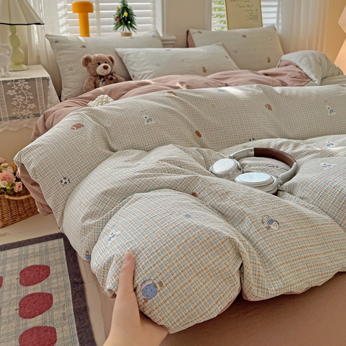 91家纺网 家纺一手货源 找家纺 温眠家纺 2026新款A类古法水洗仿棉云感棉加厚四件套 奶咖小熊