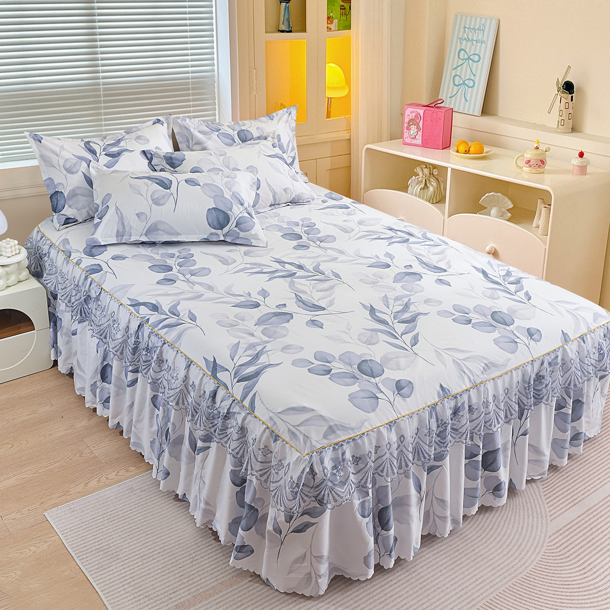 91家纺网 家纺一手货源 找家纺 小雨家纺 2026新款蕾丝花边双边跨境芦荟棉床裙 一叶知秋-灰（蕾丝花边）