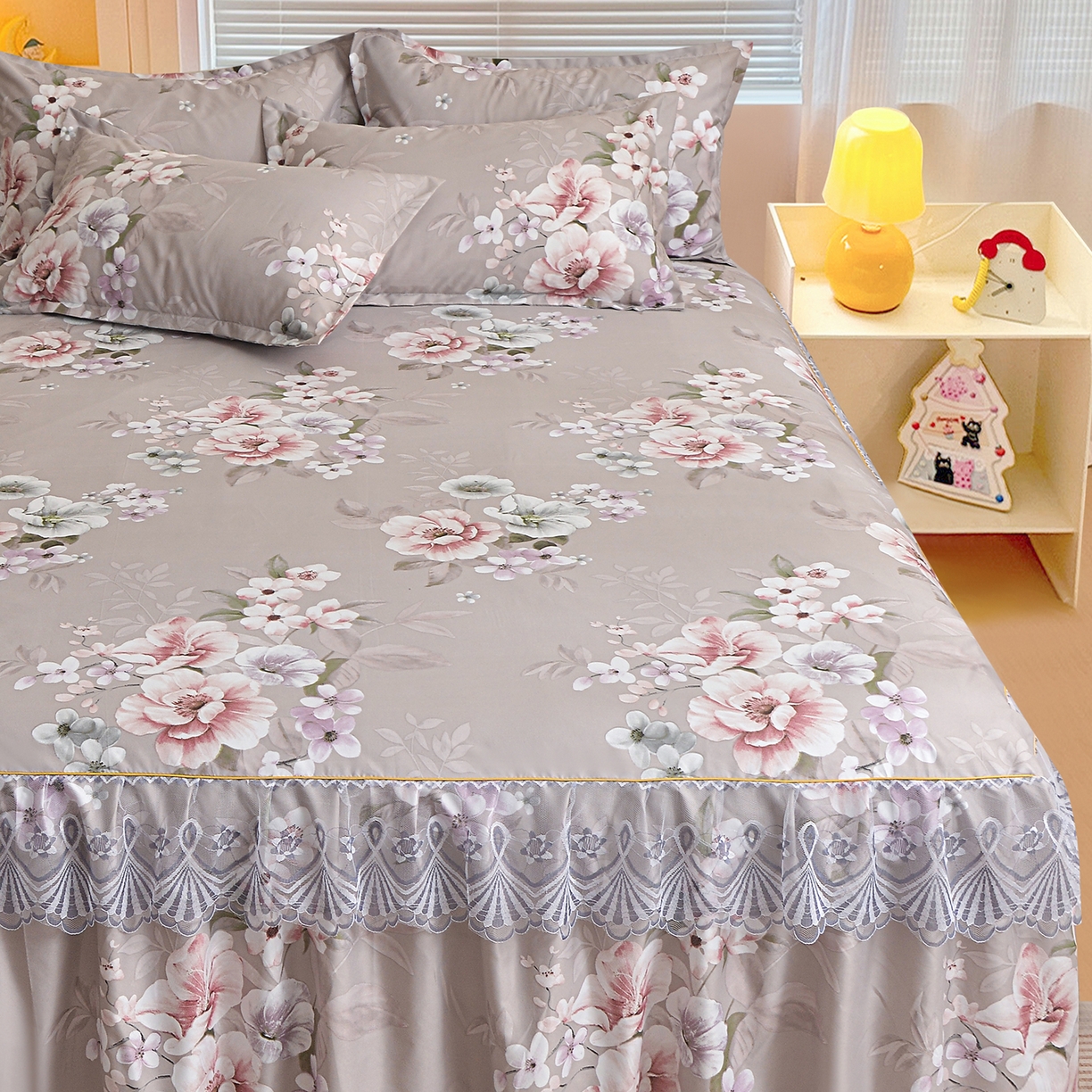 91家纺网 家纺一手货源 找家纺 小雨家纺 2026新款蕾丝花边双边跨境芦荟棉床裙 万事如意-棕（蕾丝花边）