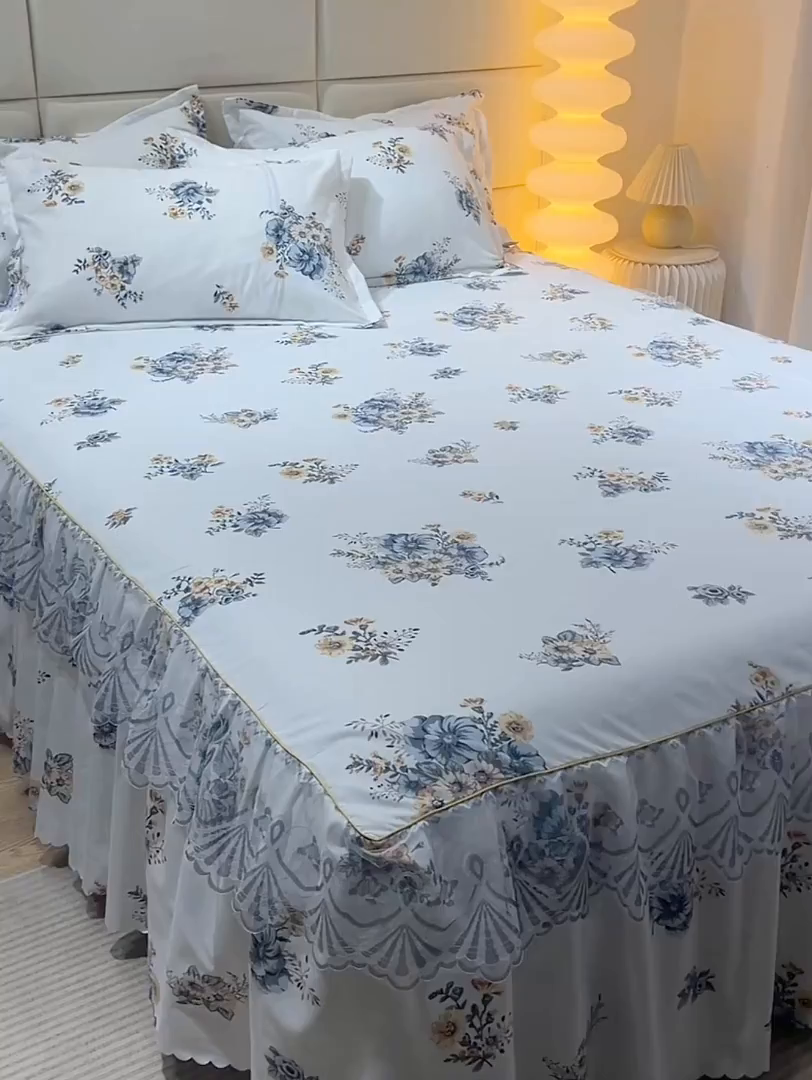 91家纺网 家纺一手货源 找家纺 小雨家纺 2026新款蕾丝花边双边跨境芦荟棉床裙 朝气蓬勃-兰（蕾丝花边）