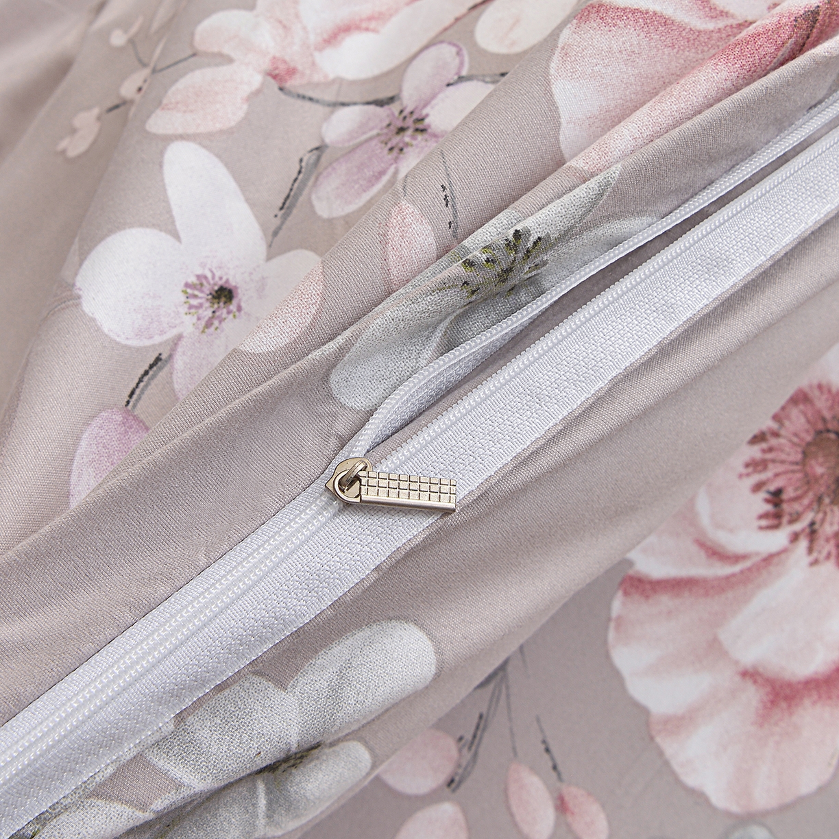 91家纺网 家纺一手货源 找家纺 小雨家纺 2026新款蕾丝花边双边跨境芦荟棉床裙 万事如意-棕（蕾丝花边）